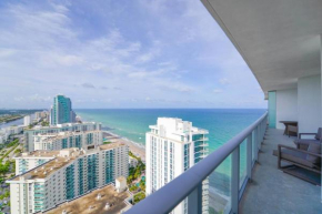 Beachfront Paradise - Luxurious Condo at Hollywood